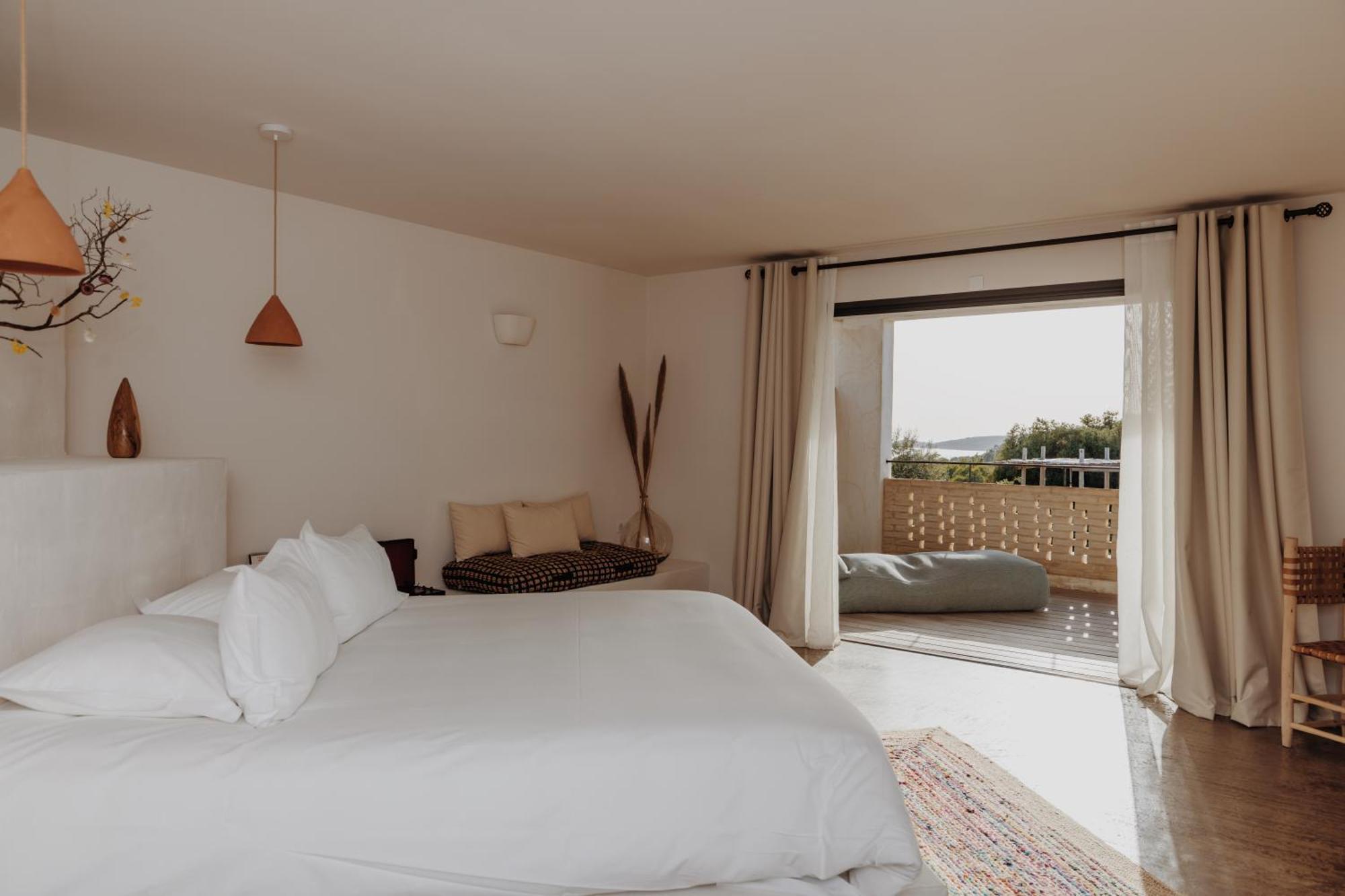 Flaka Boutique Confidentiel Et Convivial Hotel